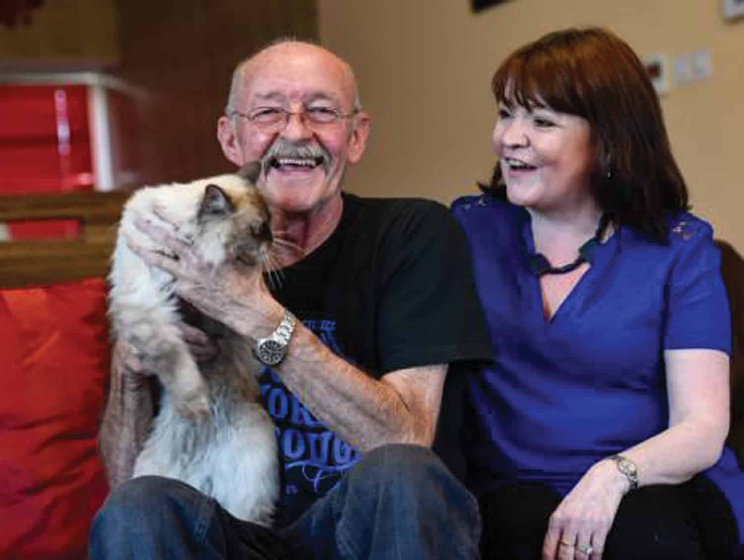 missing cat reunited with pet owners
